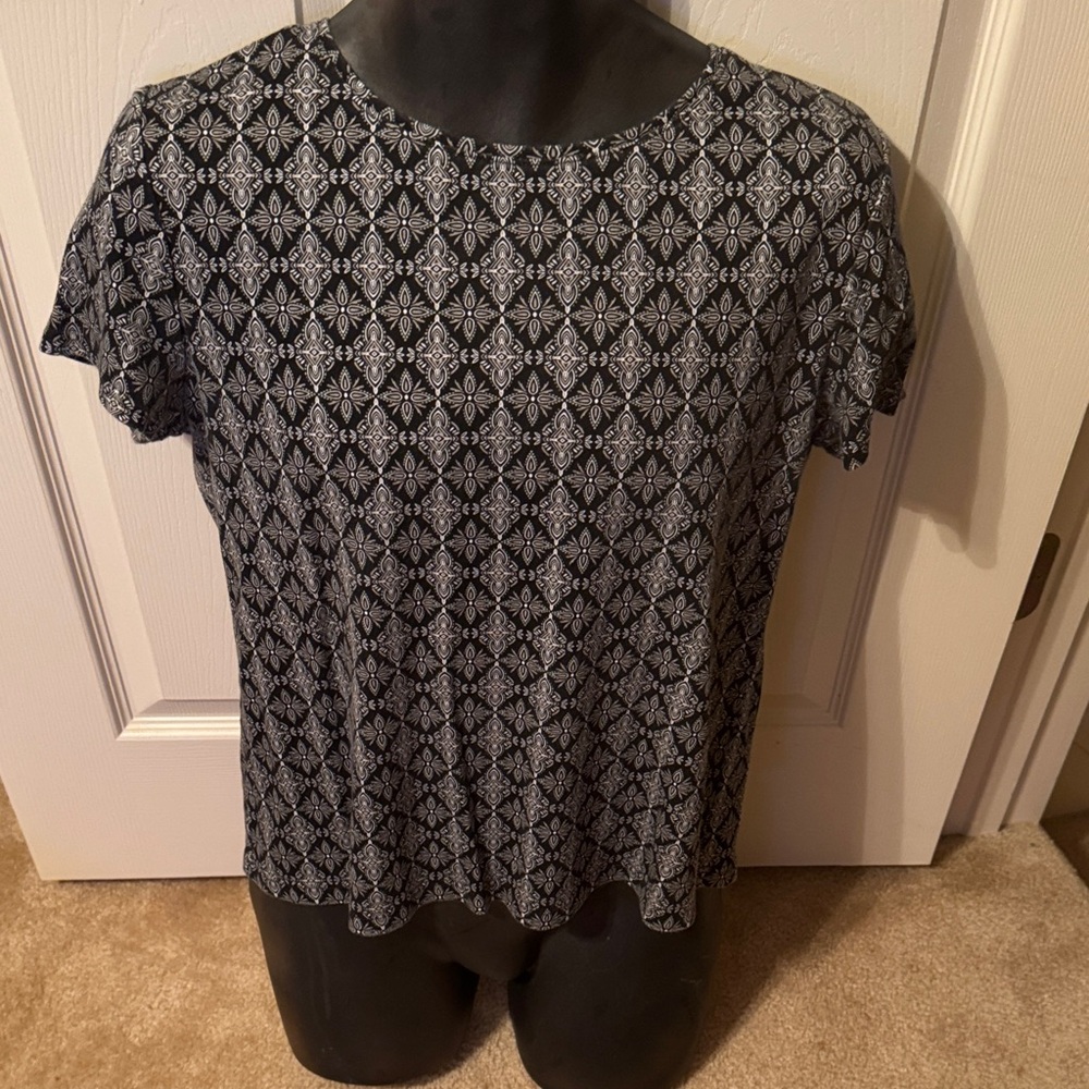 Croft & Barrow Black and White Printed Short Sleeve Shirt